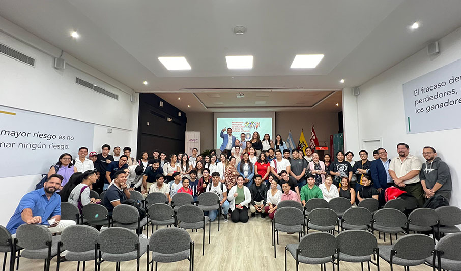 INEC Capacita a Estudiantes Universitarios para Impulsar el Emprendimiento Juvenil con el Visualizador Censal